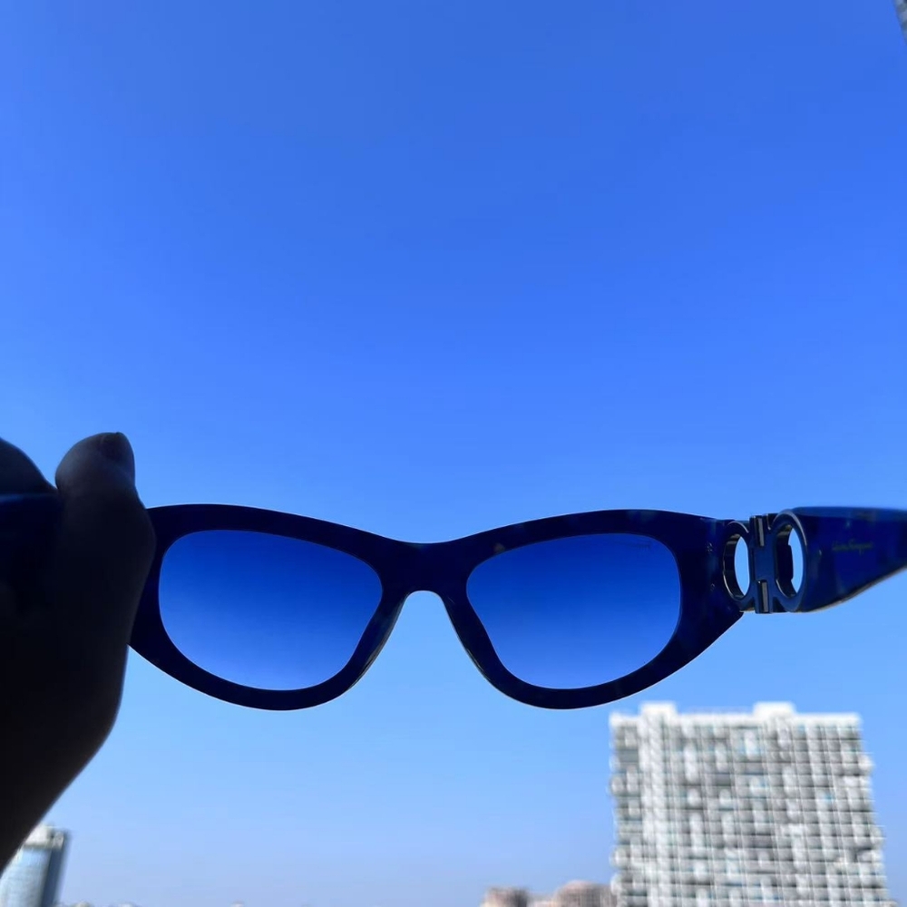 GUCCI Sunglasses - Picture 7 of 8